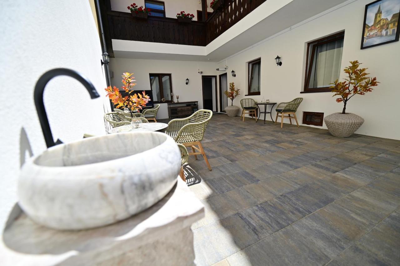Apartments In The Heart Of Sibiu Exterior photo